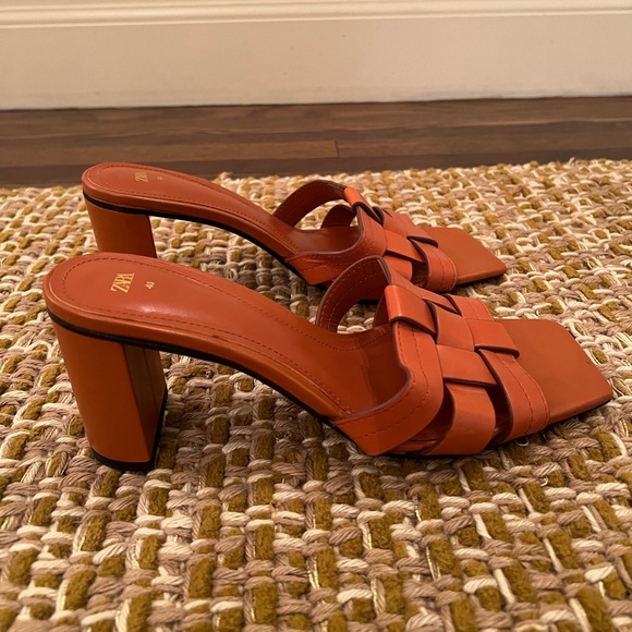 Zara Heeled Leather Sandal - Picture 4 of 7